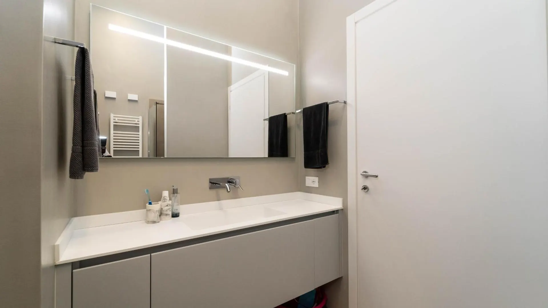 Lr Deluxe Apartments - Loft Di Lusso - Repubblica Milan 0*,  Italy